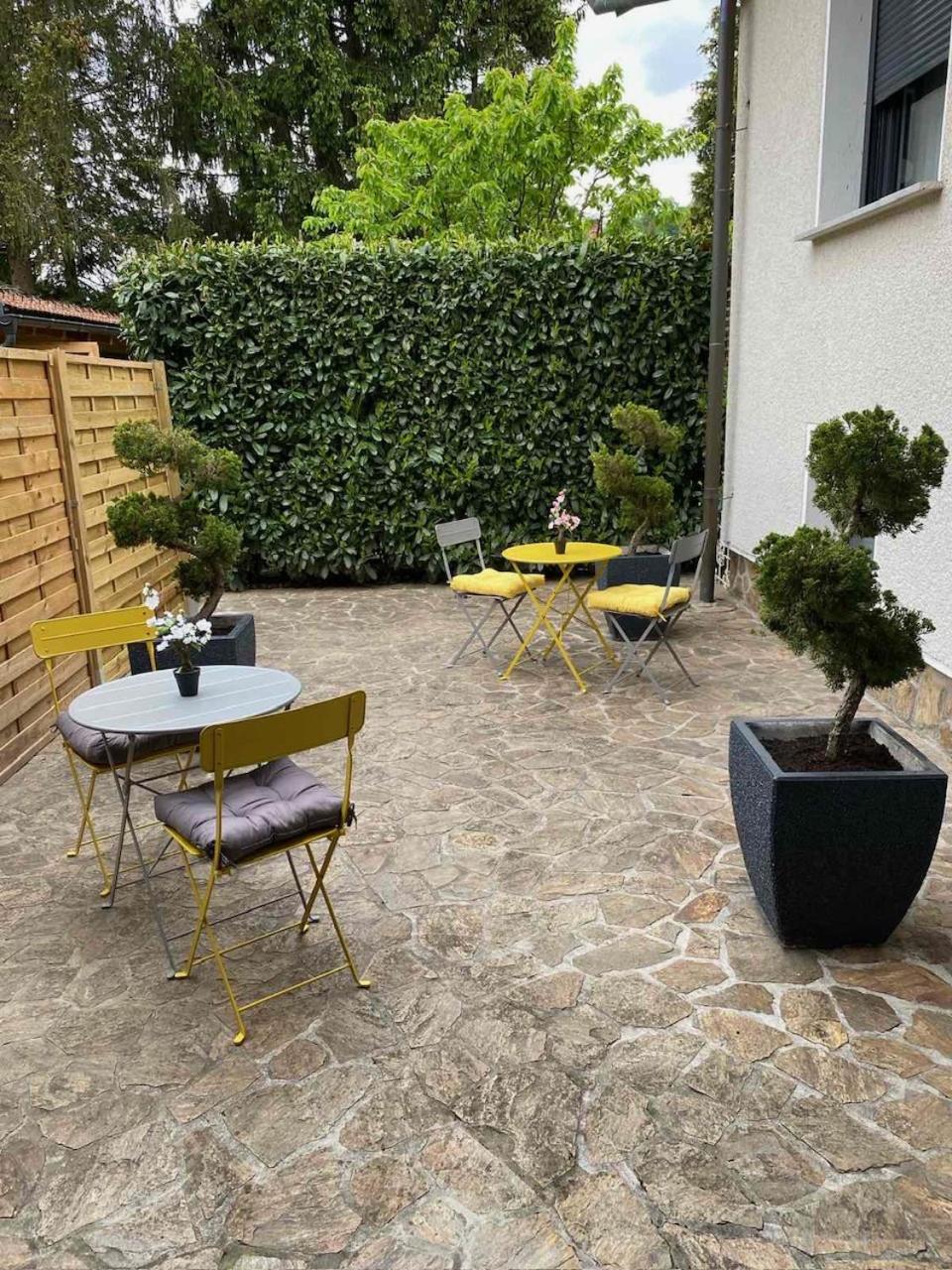 Mali Raj Apartment Menges Exterior photo